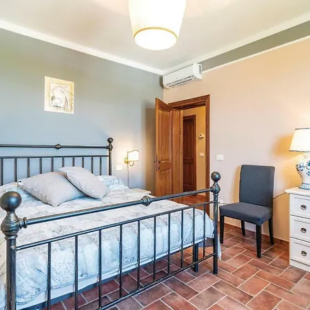 Four-bedroom Holiday In Casa vacanze